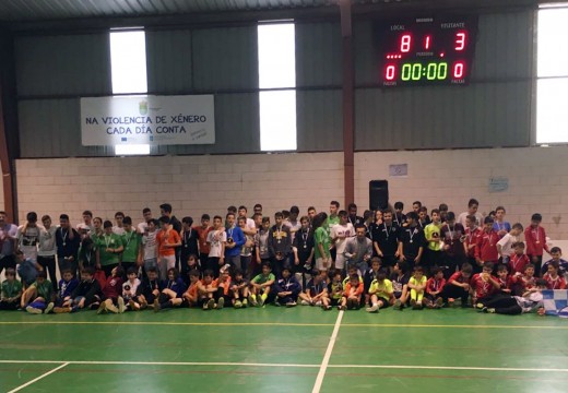 Uns 400 nenos e nenas participaron no XVI Torneo Intermunicipal de Fútbol Sala Base 2016, disputado en Frades